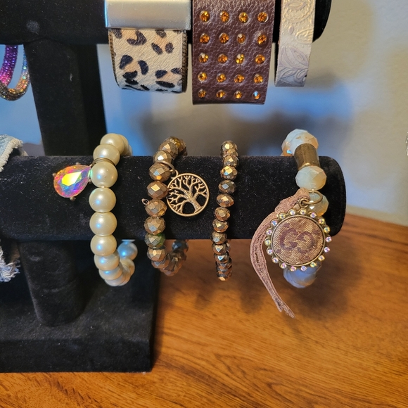 18 bracelets for one price - Picture 5 of 7